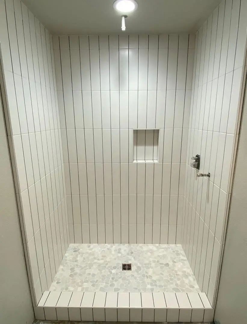 Pebble Floor Shower with Niche